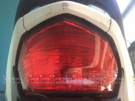 [Terpaksa Modif] Mengganti Stoplamp Honda CB 150 SF dengan Stoplamp Honda Revo 100 cc.