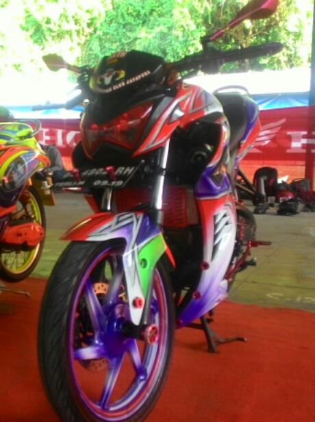 Modifikasi Honda CB150R Streetfire ber Headlamp Kawasaki Z250,Sangar Juga bro...